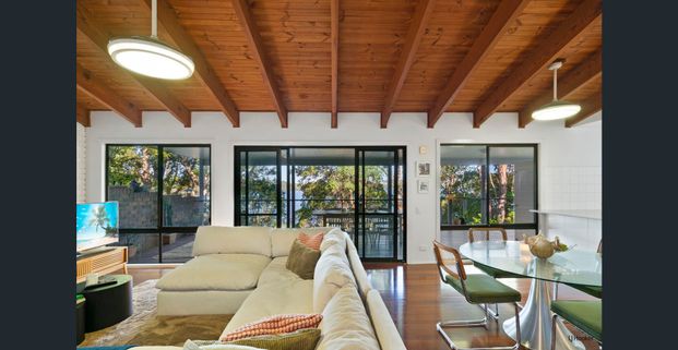 Tranquil Waterfront Cottage in Sought-After Bilambil Heights - Photo 1