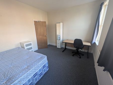 Room in a Shared House, Furness Road, M14 - Photo 2