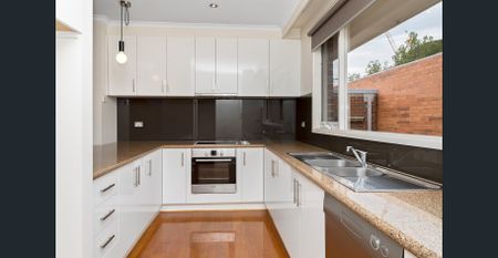Private & Well maintained Villa Unit - Photo 4