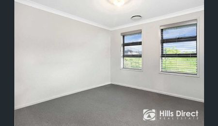 Large 4 Bedroom Family Home! - Photo 4