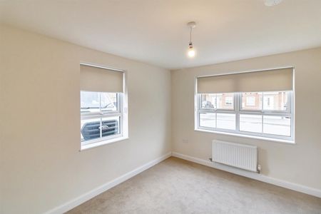 3 Bedroom House - Townhouse - Photo 3