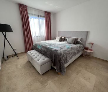 Penthouse for rent in Elviria, Marbella East - Photo 3