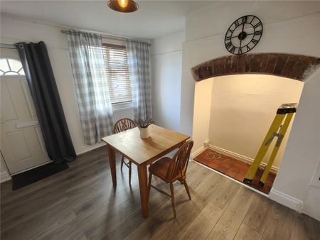 2 bedroom end of terrace house to rent - Photo 2
