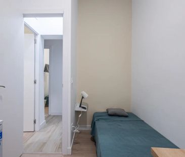 Room in a shared 5-bedroom apartment for rent in Puerta del Ángel, bills included. - Foto 4