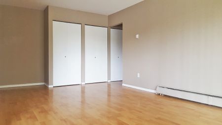 Regent Place Apartments - Photo 2