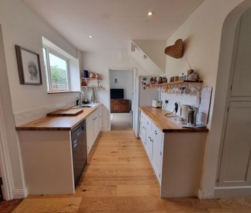 3 bedroom semi-detached house to rent - Photo 5