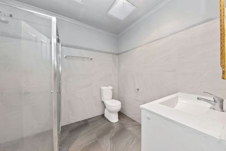 3 Bedroom Split Level House - Photo 3