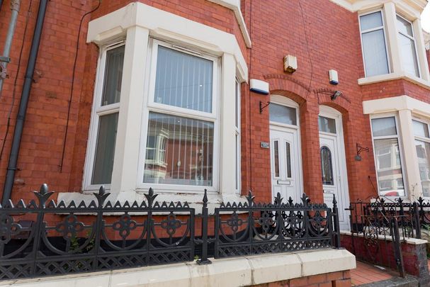 4 bedroom terraced house to rent - Photo 1