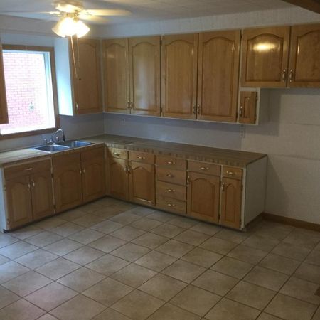 GRAND 5-1/2 À LOUER PRÈS UNIVERSITÉ DE SHERBROOKE - Photo 3