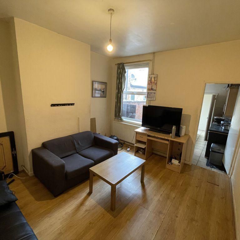 4 bedroom terraced house to rent - Photo 1