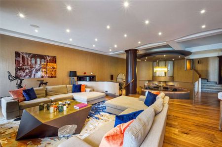 Exceptional riverside apartment in one of London's most iconic warehouse conversions. - Photo 2