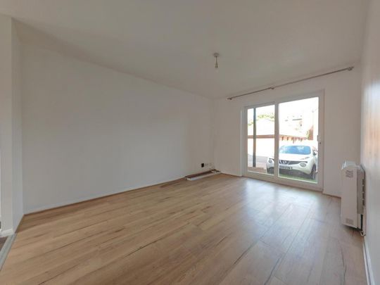 2 bedroom Flat To Let - Photo 1