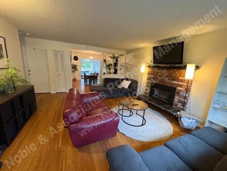 1XXX 129A Street Surrey - Photo 5