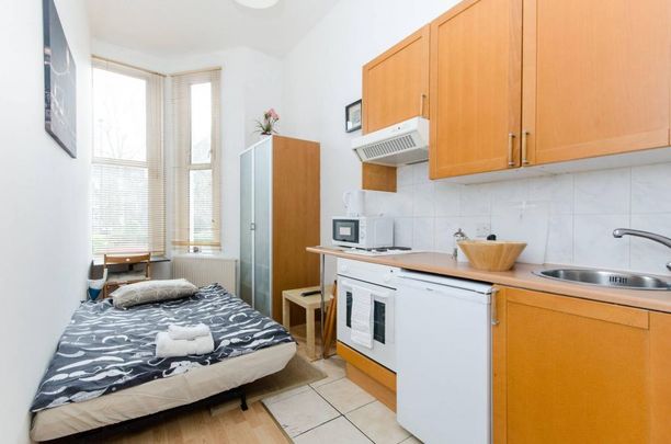 Flat 01 West Cromwell Road, Earls Court SW5 9QL - Photo 1