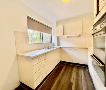 WELL POSITIONED TWO BEDROOM UNIT - Photo 3