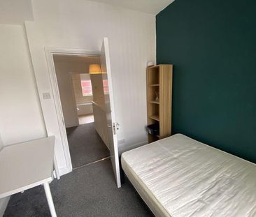 4 bedroom terraced house to rent - Photo 5