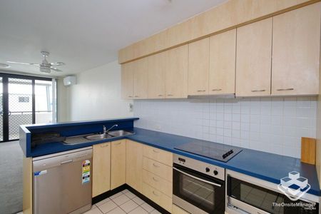 Furnished Two bedrooms apartment in the heart of Toowong - Photo 5