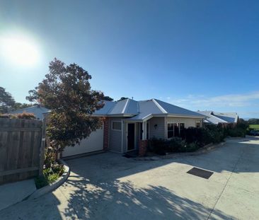 PERFECTLY LOCATED IN THE HEART OF GEMBOOK - Photo 2