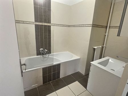 Location Appartement 2 pièces 56m² - Photo 5