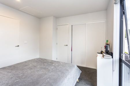 Modern two bedroom home! - Photo 5