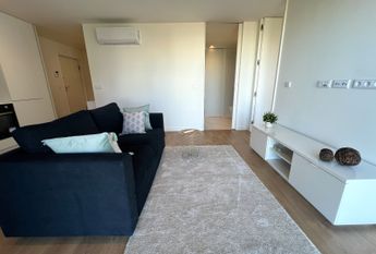 Apartamento T1 para Arrendamento com Varanda e Lugar de Estacionamento em Paranhos