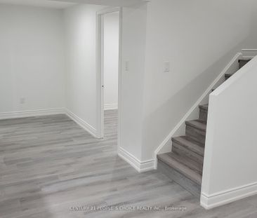 Detached Home For Lease | W8136652 - Photo 4