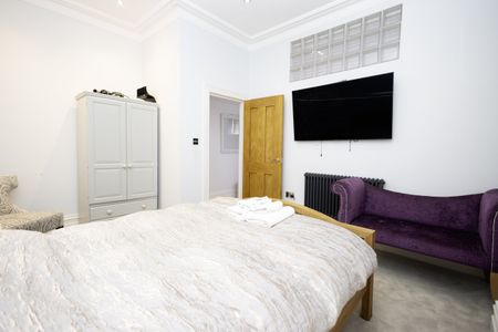 2 bed flat to rent in Alton Road, BH14 - Photo 4