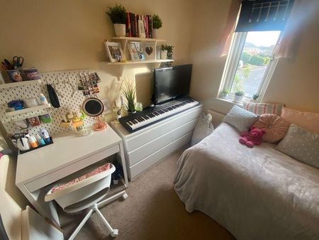 5 bedroom semi-detached house to rent - Photo 4