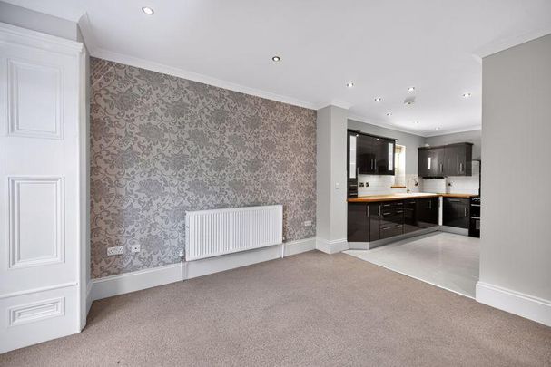 4 bedroom semi-detached house to rent - Photo 1