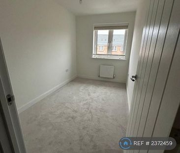 3 bedroom semi-detached house to rent - Photo 3