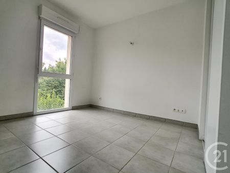 Location Appartement 2 pièces 34m² ST JULIEN LES VILLAS 10800 - Photo 2