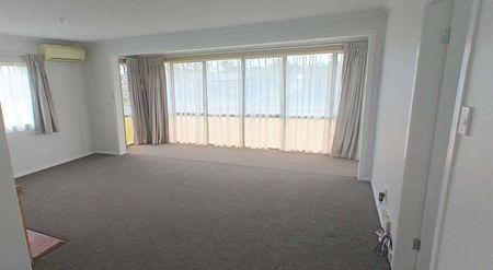 Quiet, Comfortable Renovated 3-Bedroom Home - Photo 4