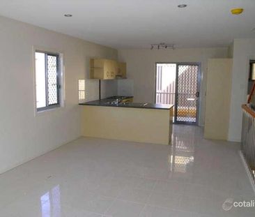 Stylish & Spacious 3-Level Townhouse in Prime Carina Location - Photo 3