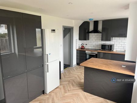 1 bedroom in a house share to rent - Photo 4