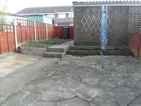 Flat to rent on - Photo 3