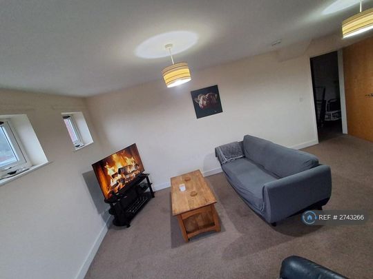 2 bedroom flat to rent - Photo 1
