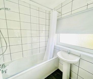 3 bedroom end of terrace house to rent - Photo 4