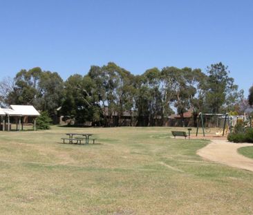 3 Allied Drive, CARRUM DOWNS, VIC - Photo 5