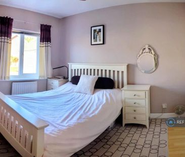 1 bedroom in a house share to rent - Photo 2