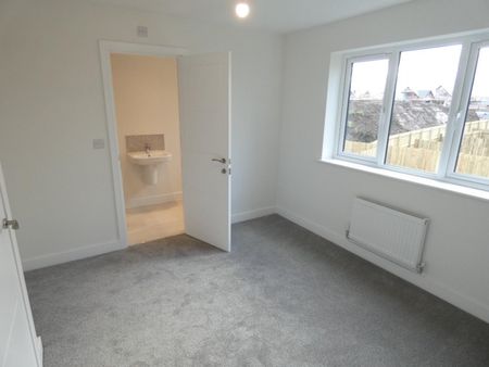 4 bedroom House To Let - Photo 3