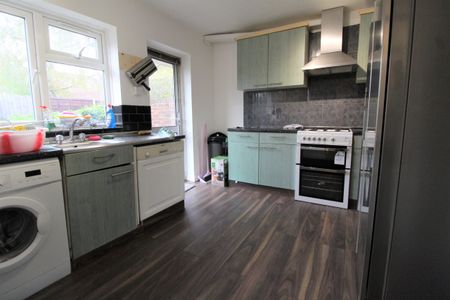 Trevor Close, Northolt, UB5 6ND - Photo 4