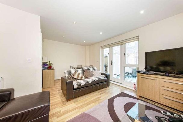 Austin Way, Bracknell, RG12 - Photo 1