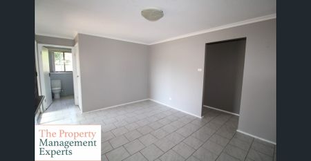 🏡 Spacious & Well-Maintained 3-Bedroom Family Home in a Convenient Location - Photo 3