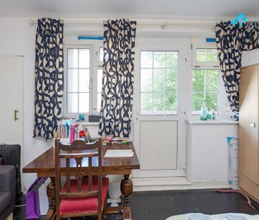 3 bedroom flat to rent - Photo 2
