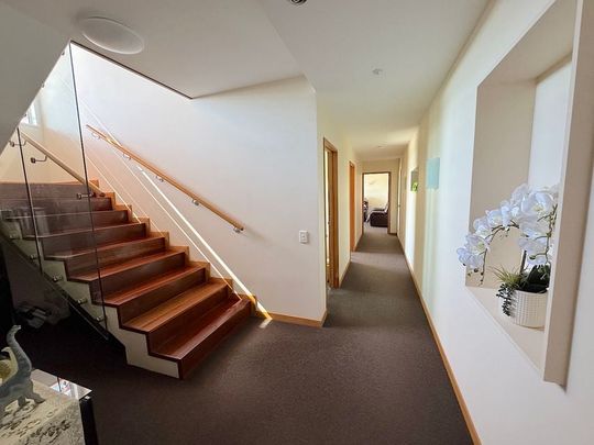 A unique and expansive home - Photo 1