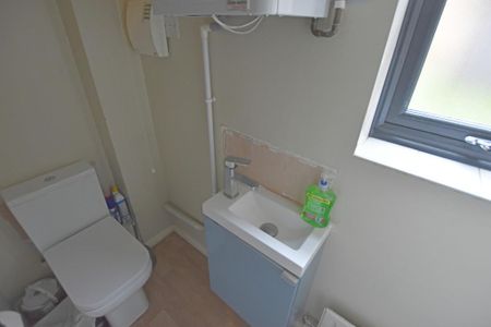 2 bedroom semi-detached house to rent - Photo 4