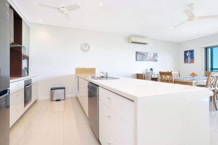Fully equipped and fully furnished - ready to move in! - Photo 2