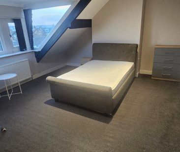 6 Bed - 4 Rosemont Road, Leeds - LS13 3PP - Student/Professional - Photo 2