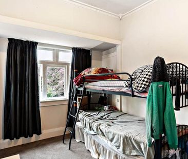 Large bungalow in the heart of Otahuhu! - Photo 3