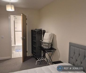 1 bedroom in a flat share to rent - Photo 2